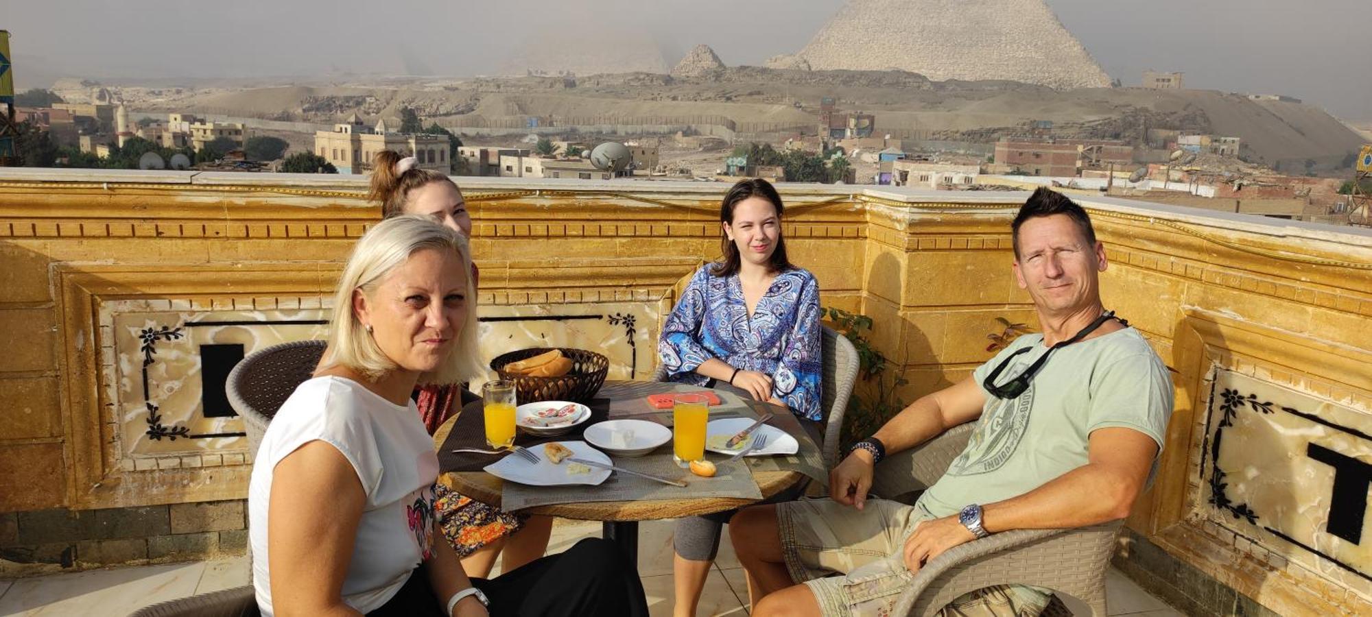 Pyramids Kingdom - Guest House Kafrat al Jabal ภายนอก รูปภาพ